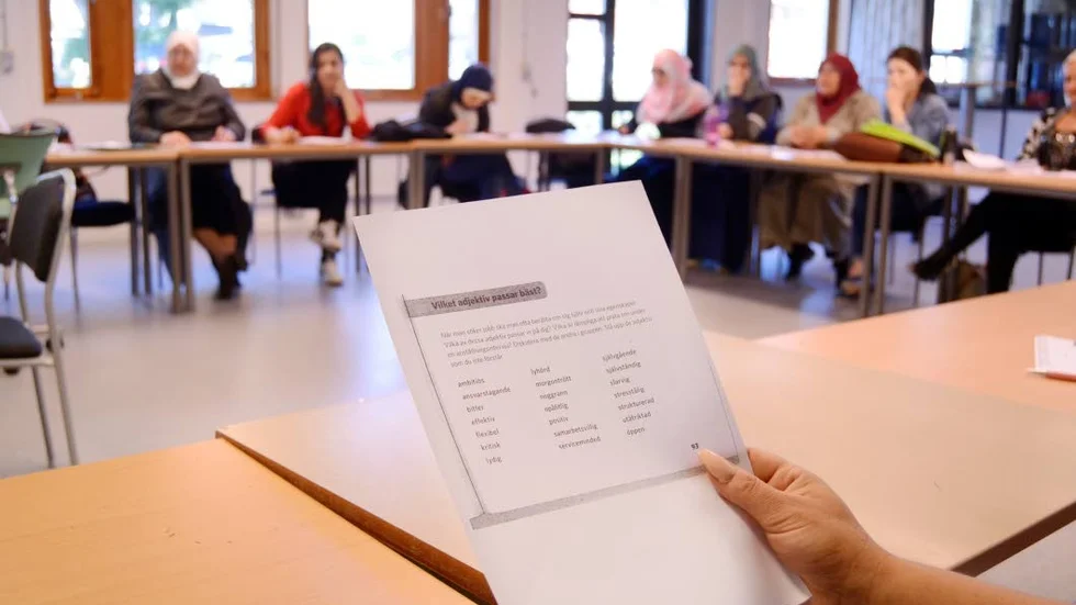 Trots att studierna sker på distans samlas eleverna fem timmar i veckan för att få stöd av en lärare. Bilden är dock inte från ett av dessa tillfällen.