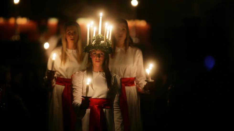 På måndagen tågade många lucior och tärnor runt om i Östergötland.