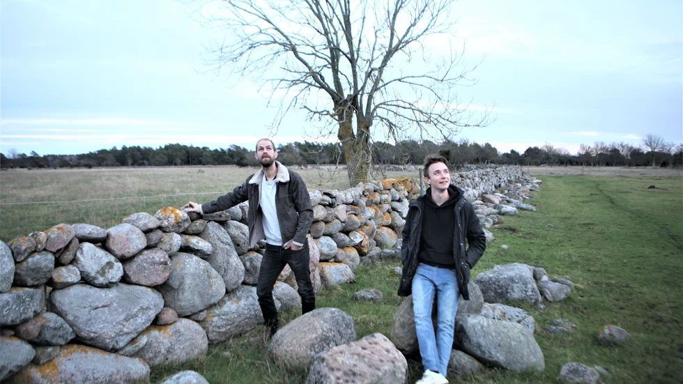 Det skulle kunnat bli ett skivomslag, i så fall till väldigt omodern musik. Det är det riktigt gamla och lokalt genuina som intresserar Petter Winarve och Oliver Lundberg mest. Det var nämligen så mycket bättre - förr.