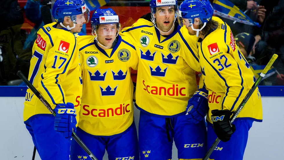 AIK:s Oscar Möller och Joakim Lindström får svårt att bli uttagna till årets Karjala Tournament. 