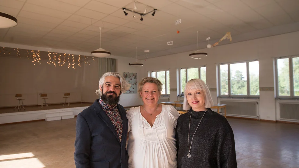 Förhoppningsfulla entreprenörer. Gonçalo Marques, VD för Northern sustainable futures, Pernilla Granberg, entreprenör med stenkoll på bland annat trädgård och matlagning, Linda Remahl, artist som tidigare bott 17 år i England varifrån hon har ett stort nätverk inom konst- och kulturscenen. Nu satsar de helhjärtat på att få ihop ett nytt center med fokus på konst, kultur och hållbarhet - i Moskosel.