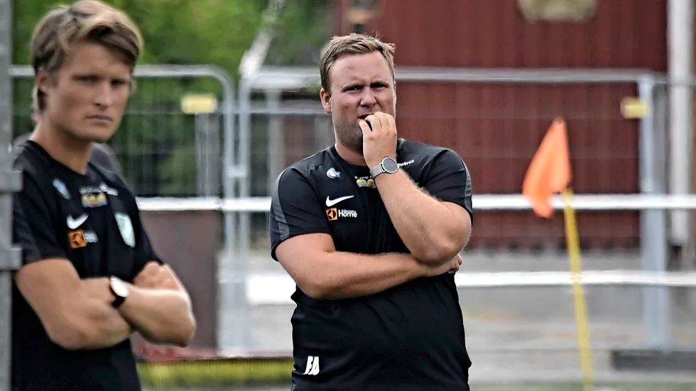Huvudbry för Asplund? Det enda som kan orsaka huvudvärk är det kommande kvalet till Elitettan som Morön mest troligt kommer att spela.