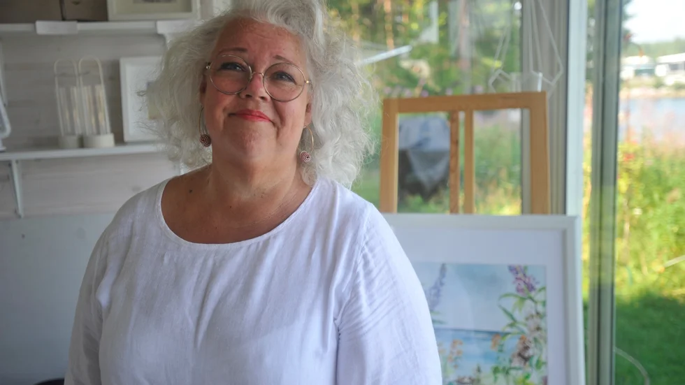 Anna Forsberg Stenbergs konst består mestadels av oljemålningar och akvareller, och allt går att skåda hemma hos henne i Skelleftehamn. 