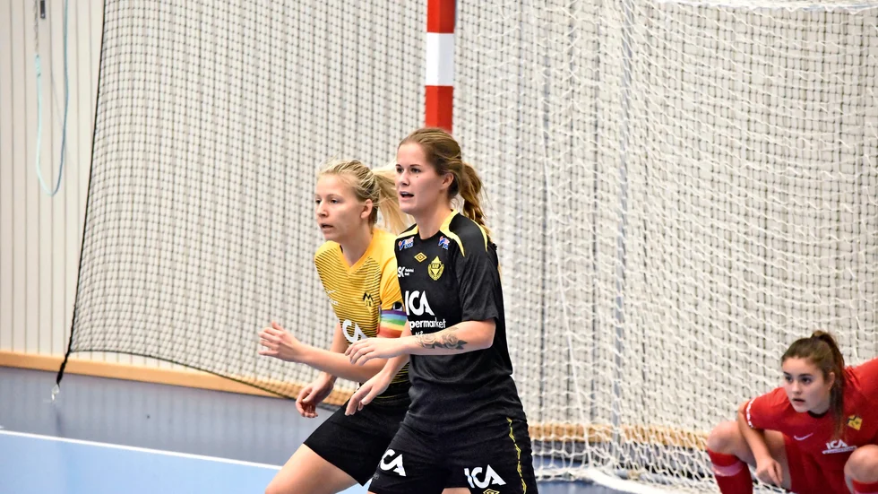 Kågedalens Tilda Edholm (svart tröja) blev målskytt och fick besegra sitt gamla lag Myckle. 