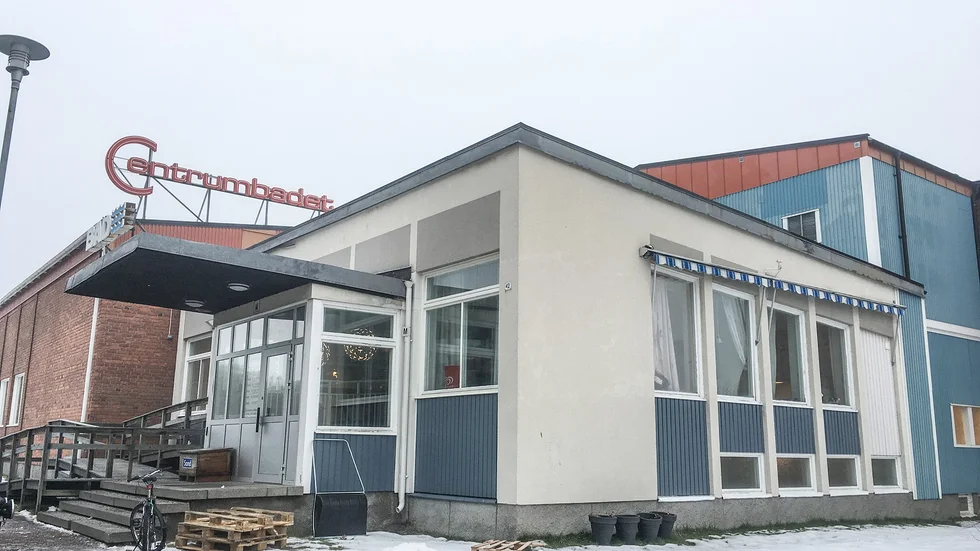 Centrumbadets vara eller icke vara har varit en återkommande fråga inom lokalpolitiken de senaste fem åren. Men nu närmar sig stora renoveringskostnader och fastighetsförvaltningen efterlyser beslut. Renovera eller bygga nytt?