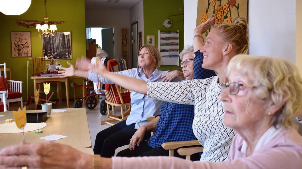 Solveig Lindmark, Anna-Greta Andersson Ida Löfqvist Lundmark och Sonia Lindberg rör sig till spontantsång.