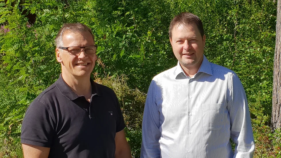 Bernt-Ove Andersson och Per Jonsson, Renholmen, är mycket nöjda över rekordordern från Setra