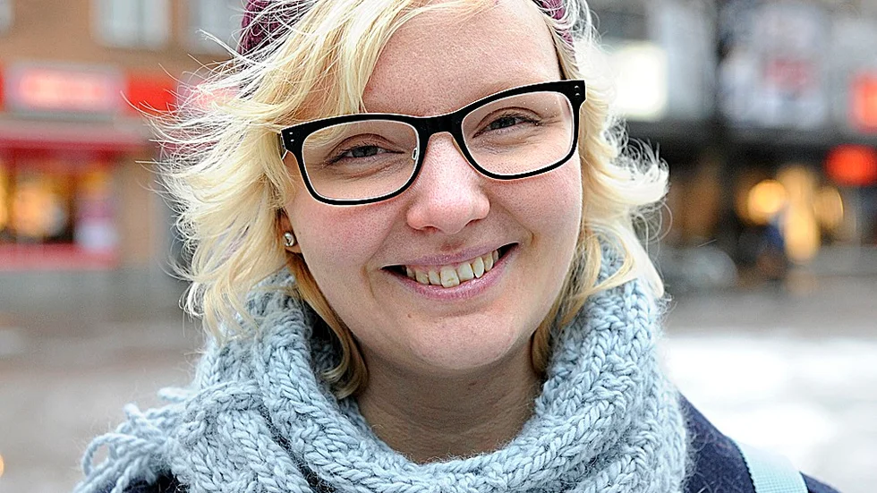 ”Nej, det är ett bra system. Jag brukar komma ihåg vad som gäller, eftersom man ska ställa tillbaka klockan, precis som utemöblerna”, säger Tuva Wikman, 29.