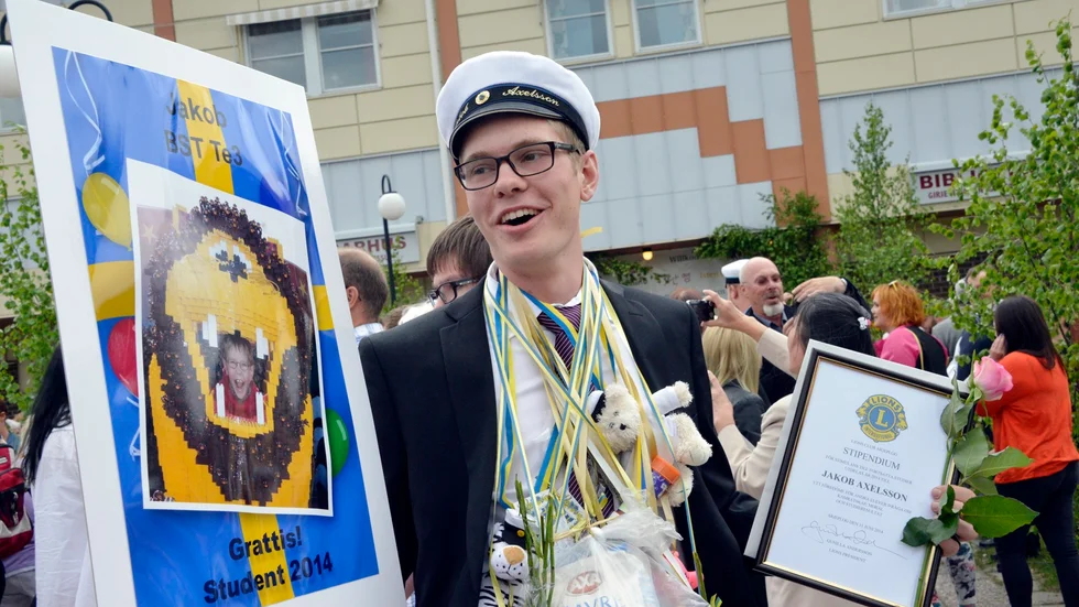 talade. Jakob Axelsson från Borås höll halva studenttalet och var en av två Lionsstipendiater.
