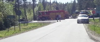Lastbil och personbil i krock