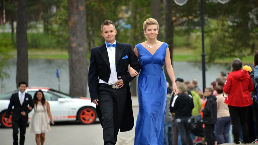 Kristofer Lindberg och Julia Isacson var ljuvliga i matchande blått.