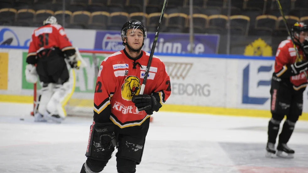 Storförlust. Lejon föll med hela 1–11 i premiären i hockeyettan under söndagen.