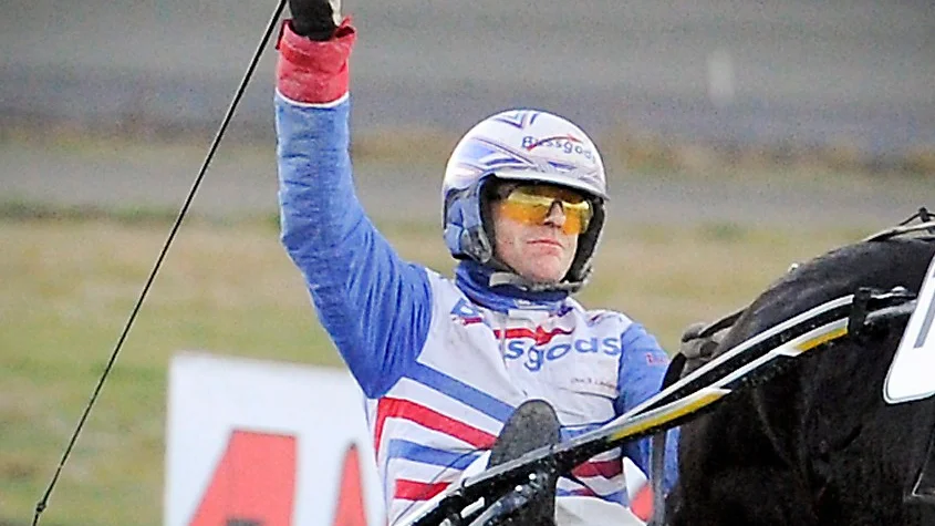 Ove A Lindqvist rattade HereforcomissionF. till seger i sprinterloppet på Lyckseletravet. Arkivbild