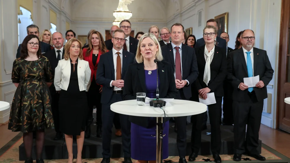Statsminister Magdalena Andersson (S) med sina nya ministrar under pressträffen efter regeringsförklaringen i riksdagen