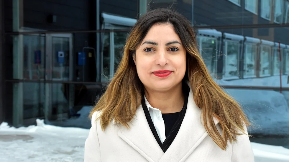 Ett av hennes uppdrag att är locka LO-medlemmar som röstat mer åt höger att rösta på Vänsterpartiet i stället. Och Nooshi Dadgostar känner att det är lättare i Norrbotten. ”Jo, så är det. Vi älskar röda Norrbotten”, säger hon.
