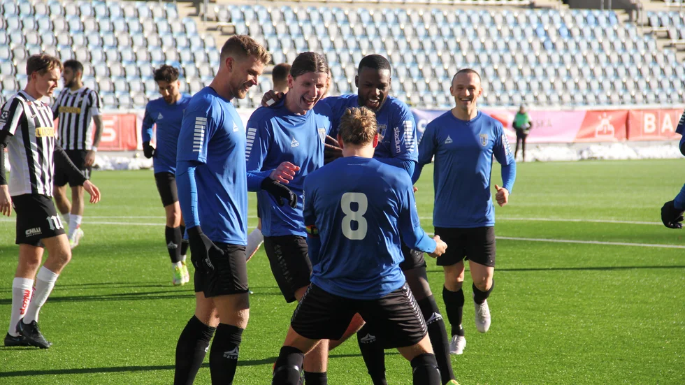 Siriuskaptenen Tim Björkström firar lagets tredje mål mot IF Sylvia i  svenska cupen.
