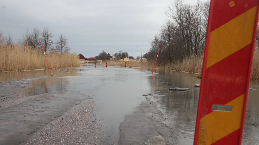 Den närmaste tiden kommer den blöta passagen på väg 971 vid Näsbyholm att vara avstängd.