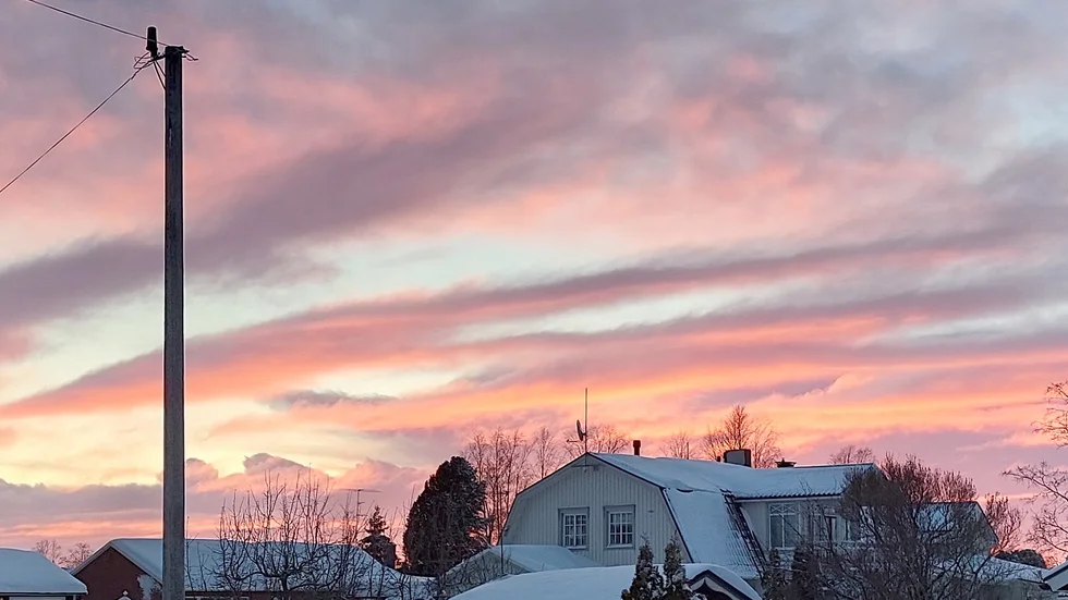 Himlen skiftar i milda färger i denna bild av Sune Nilsson, Haparanda.
