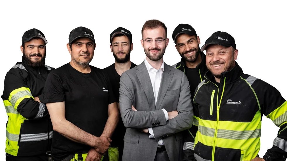 "Det känns helt otroligt att ICA och svenska folket uppskattar vårt integrationsarbete. Vi är väldigt tacksam och stolta", säger Frank Dallal Hedström, här i mitten.