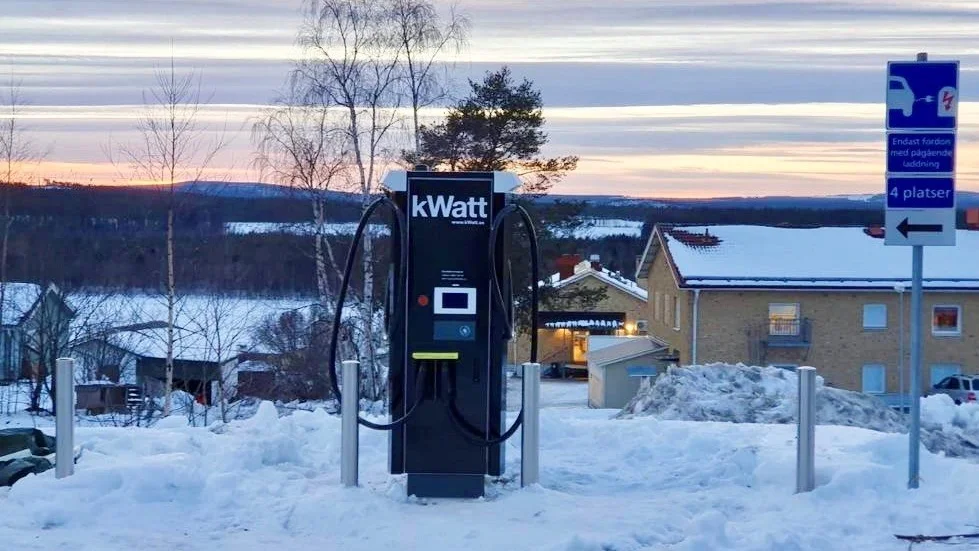Den nya snabbladdaren för elbilar i Harads är på plats och ska vara i drift från den 14 februari.
