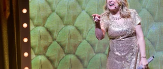 Recension: Helt fullsatt när Pernilla Wahlgren besökte Skellefteå – så bra var nypremiären av showen ”Hybris”