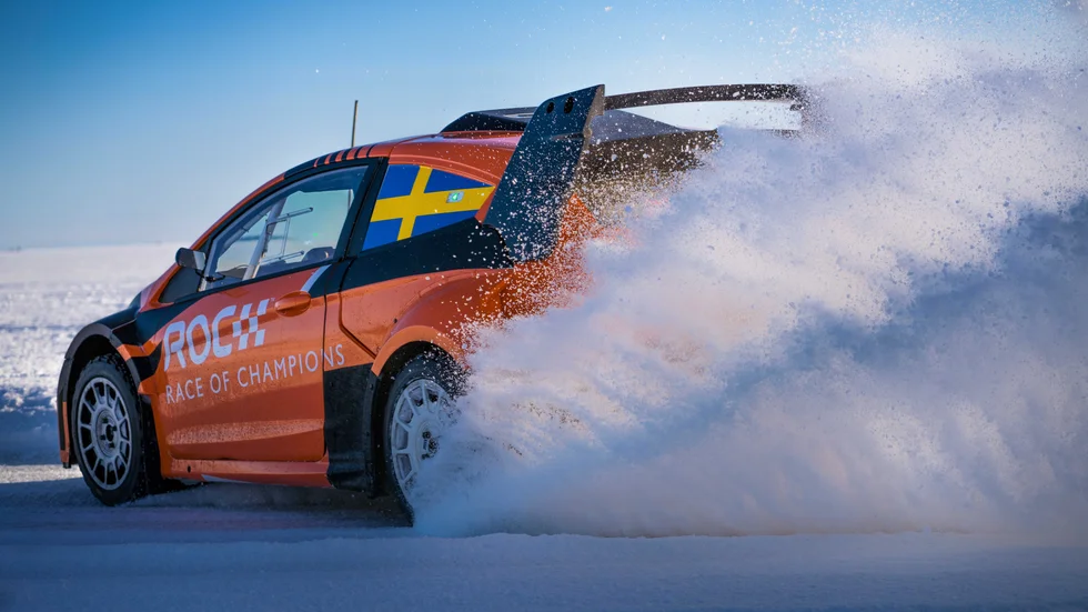 Räkna med mycket snösprut när hästarna släpps loss i superbilarna som förarna tävlar med i Race of Champions i Piteå.