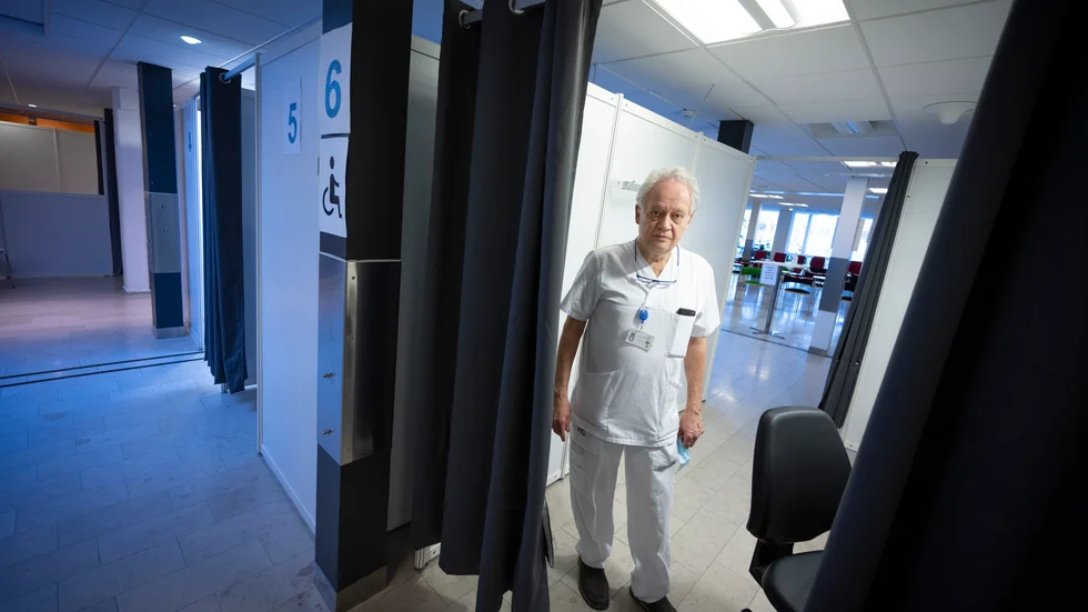 Svenskarna rekommenderas fortfarande att ta vaccin mot covid-19. Även om restriktionerna är på väg att försvinna.