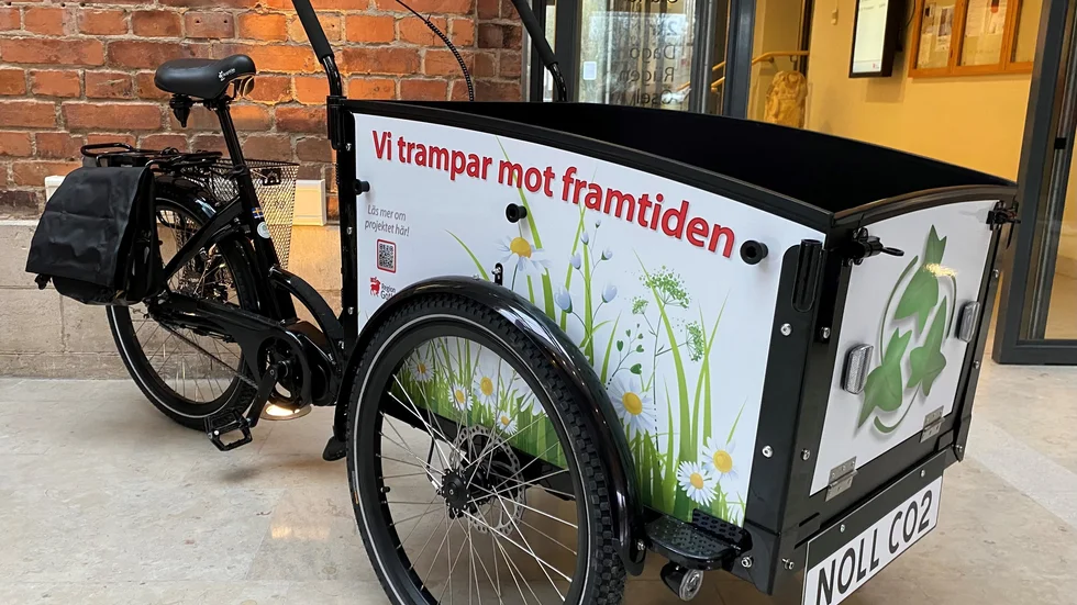 Ungdomar ska råda bot på nedskräpningen med lådcyklar. 