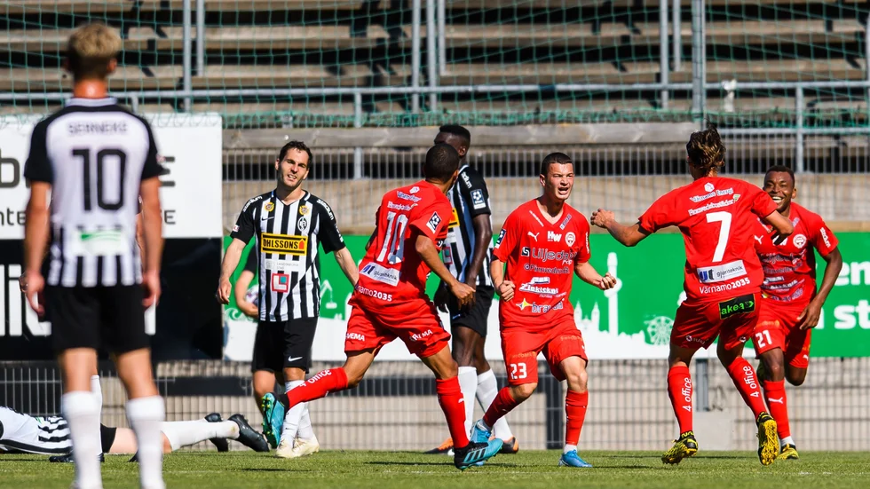 Benjamin Hajdari jublar efter ett mål för IFK Värnamo. Nu är han klar för Åtvidabergs FF.