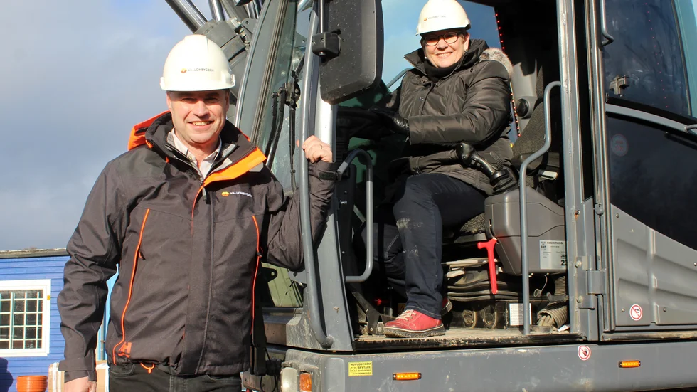Vallonbygdens vd Hans-Erik Olofsson och styrelseordförande Britt-Marie Ellersten var på plats när byggandet inleddes.