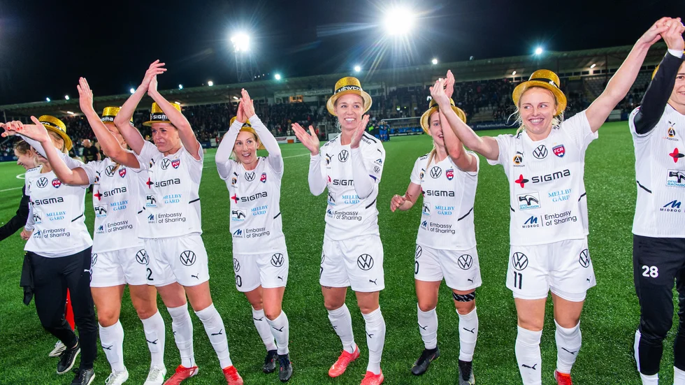 Det regerande svenska mästarlaget i fotboll, FC Rosengård från Malmö, drar in mest pengar av alla landets damidrottsföreningar.