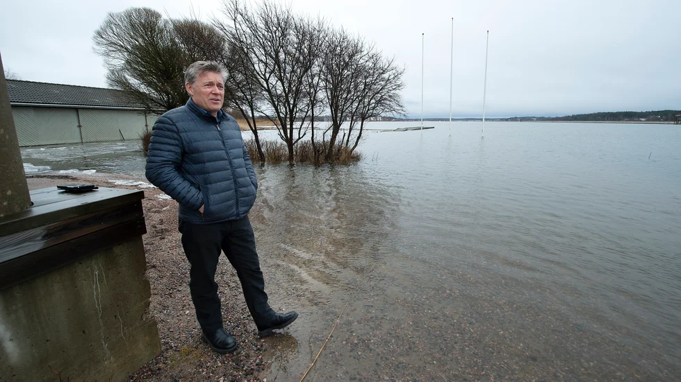 Stefan Hultgren har jobbat nere vid hamnen över tio år. Den här vattennivån är den näst högsta han har sett vid kanotstadion.