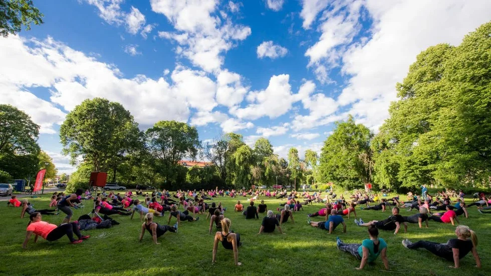 


Många väljer att jympa ute i Folkparken under somrarna.



