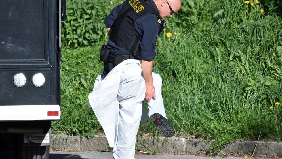 


Bild från maj 2018 när polisens tekniker gick igenom platsen i Örebro där en kvinna hittades, som sedan visade sig vara den 45-åriga kvinnan.



