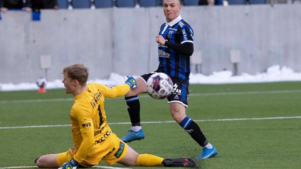 Aron Bjarnasson trodde att han hade utökat Sirius ledning mot Trelleborg, men domaren dömde att bollen inte var inne. 