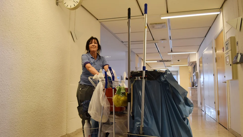 Både ris och ros. Lokalvårdarna är nöjda med sina förkortade arbetsdagar: ”Men vi hade gärna haft kvar möjligheten att börja tidigare”, säger Eva Mejri. Foto: Jenny Petersson.
