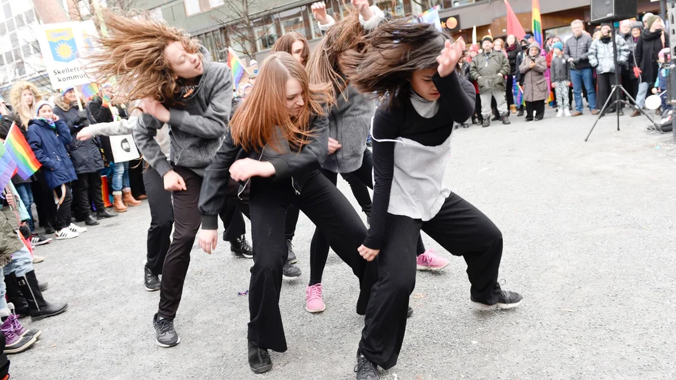 Dansade. Som avslutning höll ungdomar från Dansväxthuset en dansuppvisning på torget. Foto: Carina Kvist.