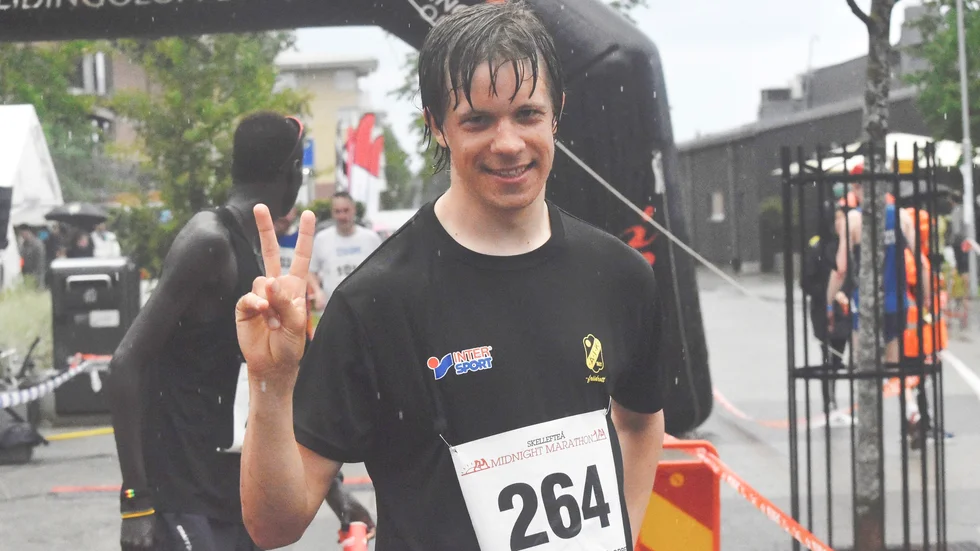 Vinnare. Skellefteå AIK Friidrotts Jonatan Björnberg tog hem segern i herrklassen på halvmaran när Skellefteå Midnight Marathon anordnades för femte året i rad.