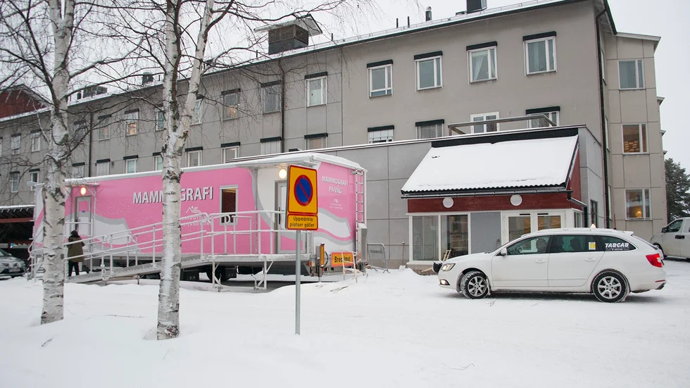 Idag finns hälsocentralens olika funktioner samlade på ett ställe. ”Första gången ombyggnationen diskuterades var kring 2008-2009, och det var långt gångna planer med färdiga ritningar, men det lades ner då det blev för dyrt”, berättar sjuksköterskan Anita Edenholm.