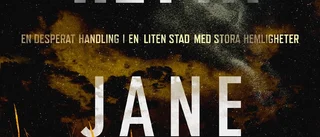 Hemvändande, hat och hemsk hetta – Jane Harpers debut är fängslande