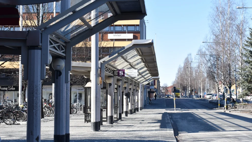 Linjerna som har dessa hållplatser använder dem som vanligt, men kör samma slinga runt centrum som de övriga lokalbussarna. Foto: Yvonne Rönngren.