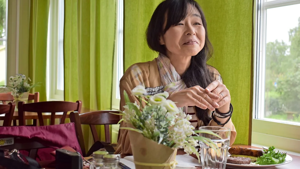 Proppmätt. På värdshuset i Burträsk njöt Hiroko i fulla drag. "Nu är jag proppmätt, orkar inte smaka alla härliga produkter".