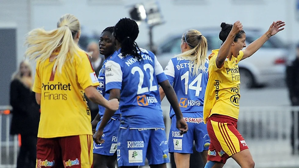 Tyresö jublar efter ännu ett mål. Foto: Ulf Johansson