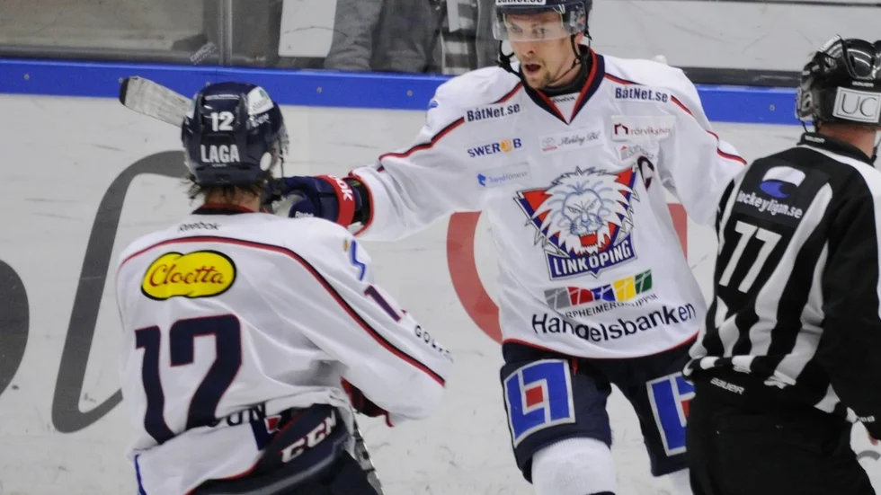 Magnus Johanssons kvittering till 1–1 kom i spel 4 mot 5. Skellefteå har nu släppt in mål medan de spelar i powerplay i samtliga semifinaler. Foto: Scanpix