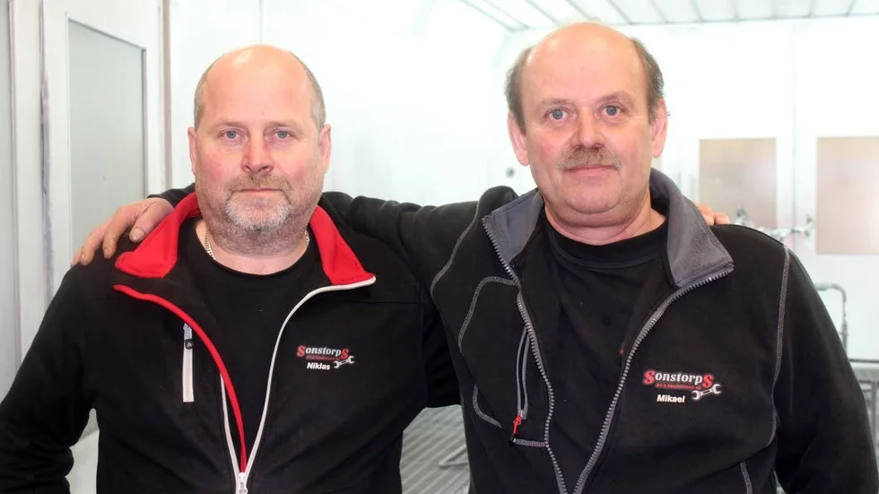 Bröderna Niklas och Mikael Svensson har drivit Sonstorps Bil & Skadecenter sedan år 2000.