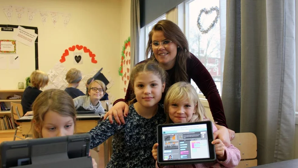 Maja Wahlström, Anna Tvetström, Josefine Bygghammar och Wilma Andersson på Hällestads skola.
