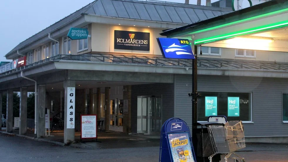 Hit till utbyggda Centrumhuset i Krokek har apoteket flyttat.