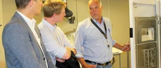 Politiker hyllade skolan efter besöket