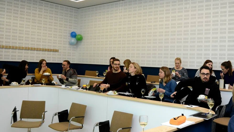 Studenterna på den nystartade läkarutbildningen på Vrinnevisjukhuset gjorde på måndagen sin första dag.