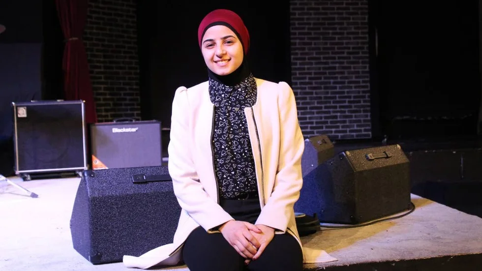 Wisal Suleiman, 19, Norrköping, är en av de unga poeter som ska vara med på scenen.